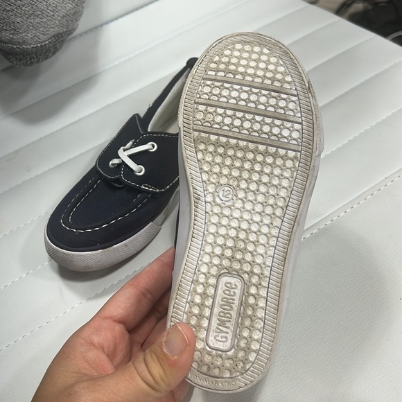 Boys size 12 shoe - Picture 2 of 4